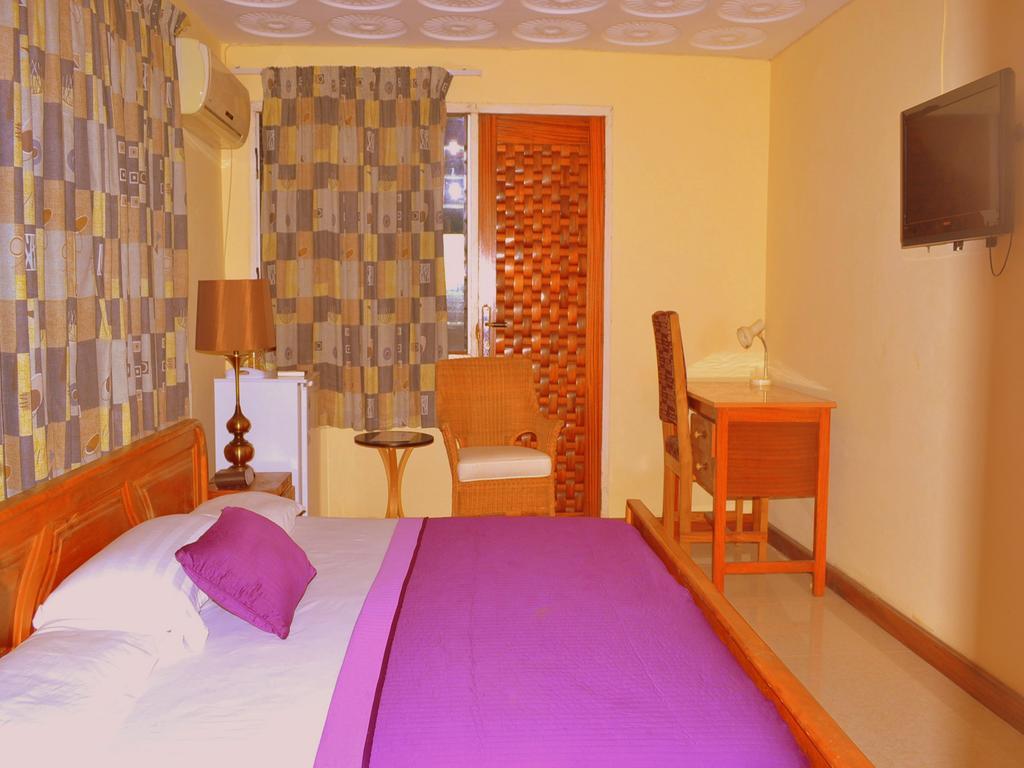 Hotel Loreto Cape Coast Exterior photo