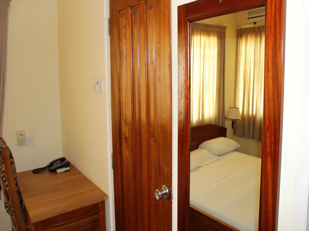 Hotel Loreto Cape Coast Exterior photo